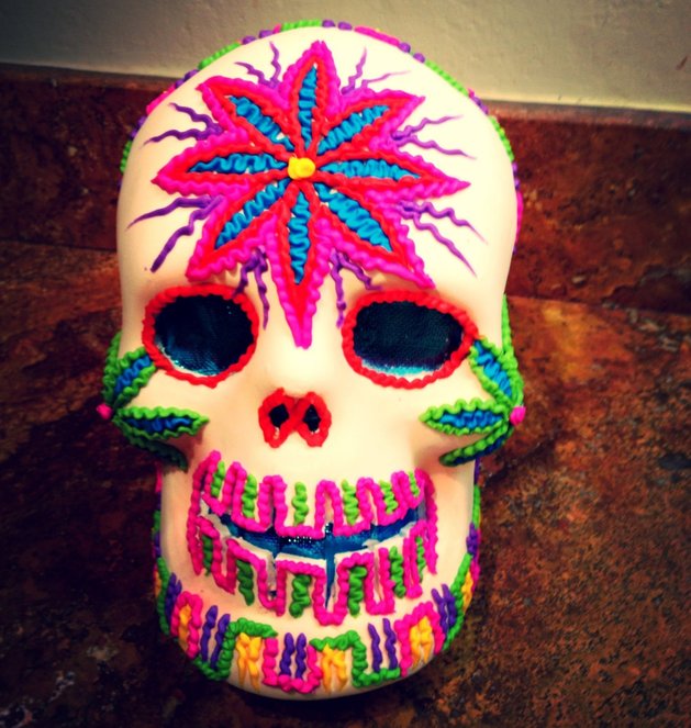 fête-morts-masque-déguisement-crâne-sucre-multicolore