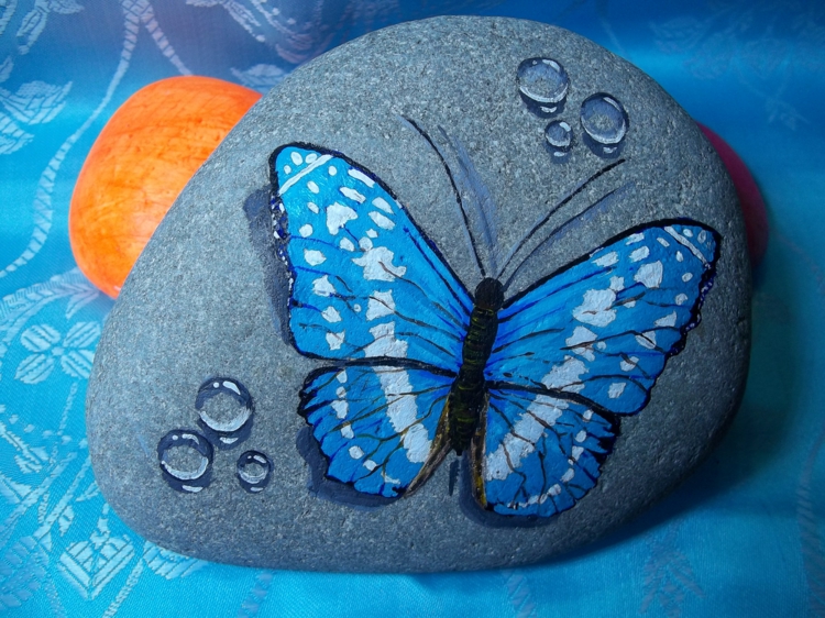 galets-décoratifs-motif-papillon-bleu-céleste-blanc