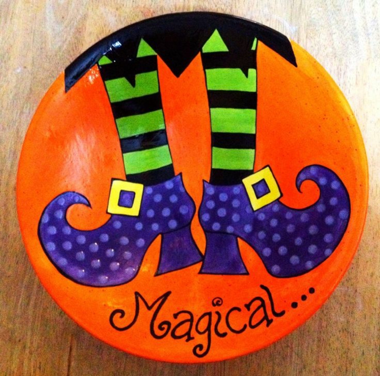 galets-décoratifs-motif-pieds-magicien-Halloween-fond-orange