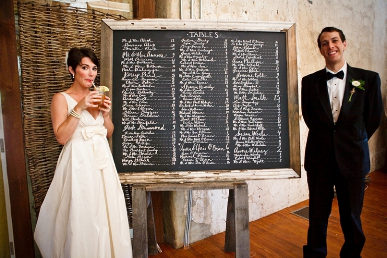idée-plan-table-mariage-original-tableau-noir-cadre-photo-Lorraine-Daley