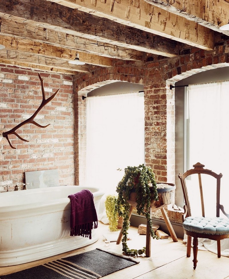 image-salle-bain-naturelle-poutres-apparentes-deco-murale-brique-plante-verte image salle de bain