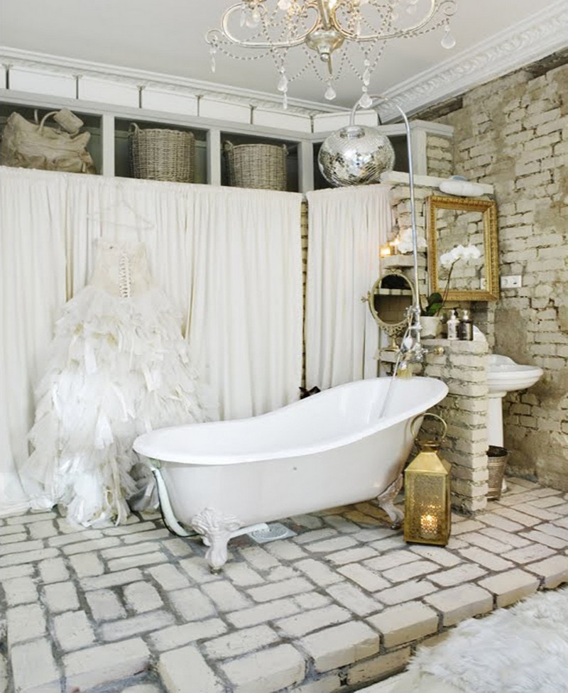 image-salle-bain-naturelle-vintage-murs-brique-blanche-rideau-douche-blanc-orchidee