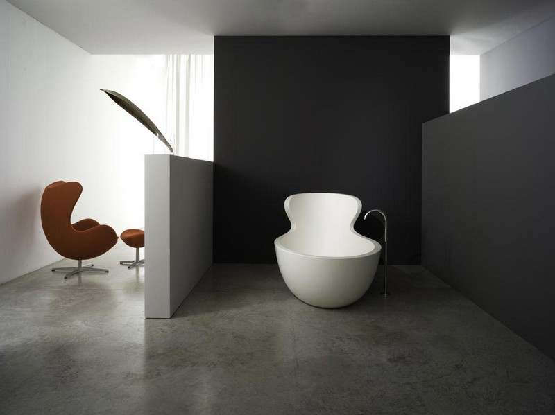 inspiration salle de bain design baignoire ilot fauteuil-Egg-repose-pieds