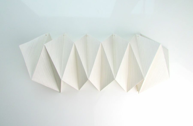 lampe-origami-faire-soi-meme-abat-jour-papier-plie-accordeon-perce lampe origami