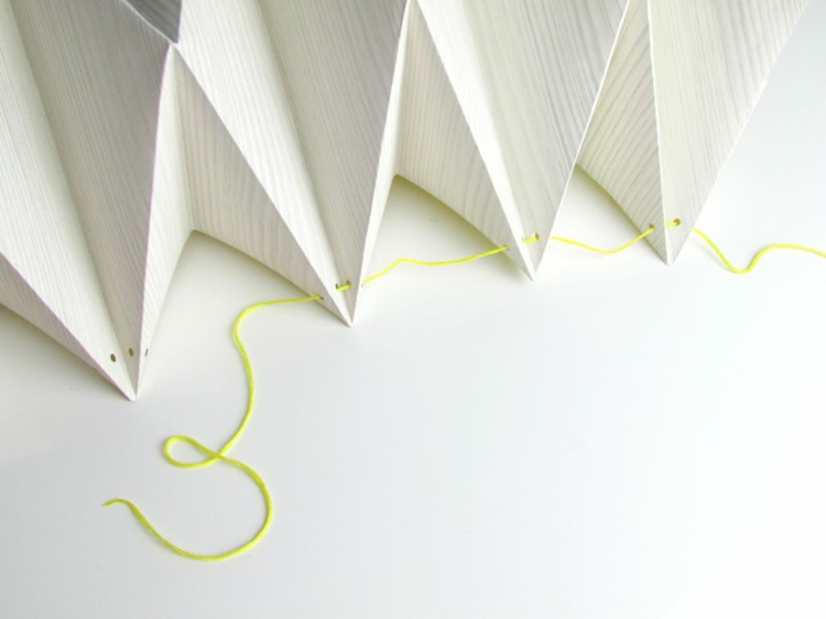 lampe-origami-faire-soi-meme-assemblage-trous-perces-corde-jaune