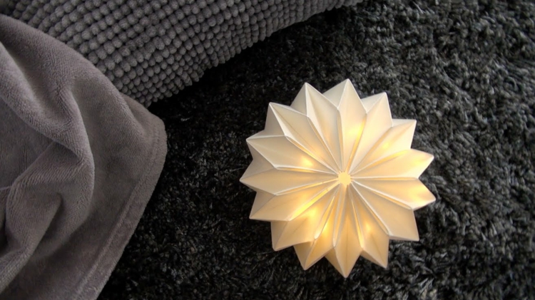 lampe-origami-faire-soi-meme-forme-fleur-blanche lampe origami