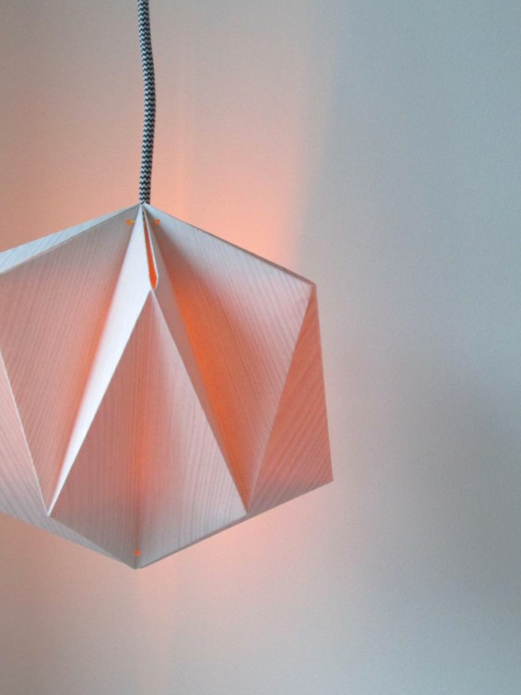 lampe-origami-faire-soi-meme-papier-blanc-cable-noir-blanc lampe origami
