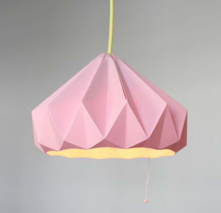 lampe-origami-faire-soi-meme-papier-rose-cable-jaune lampe origami