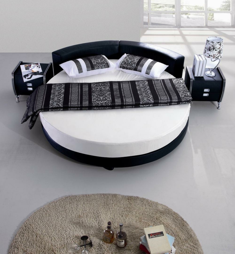 lit rond design noir blanc chevets couverture-coussins-lampes-assortis