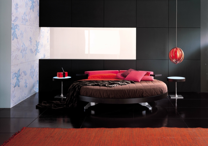 lit-rond-design-sur-pieds-tête-lit-rouge-décoration-chambre-assortie