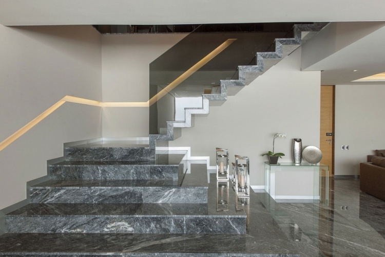 Main courante escalier encastrée, éclairante et autres idées Escalier désign Marche