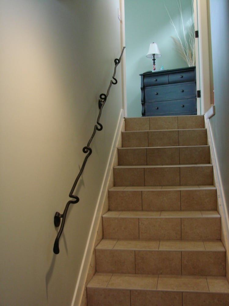 main-courante-escalier-originale-fer-forgé-torsadé
