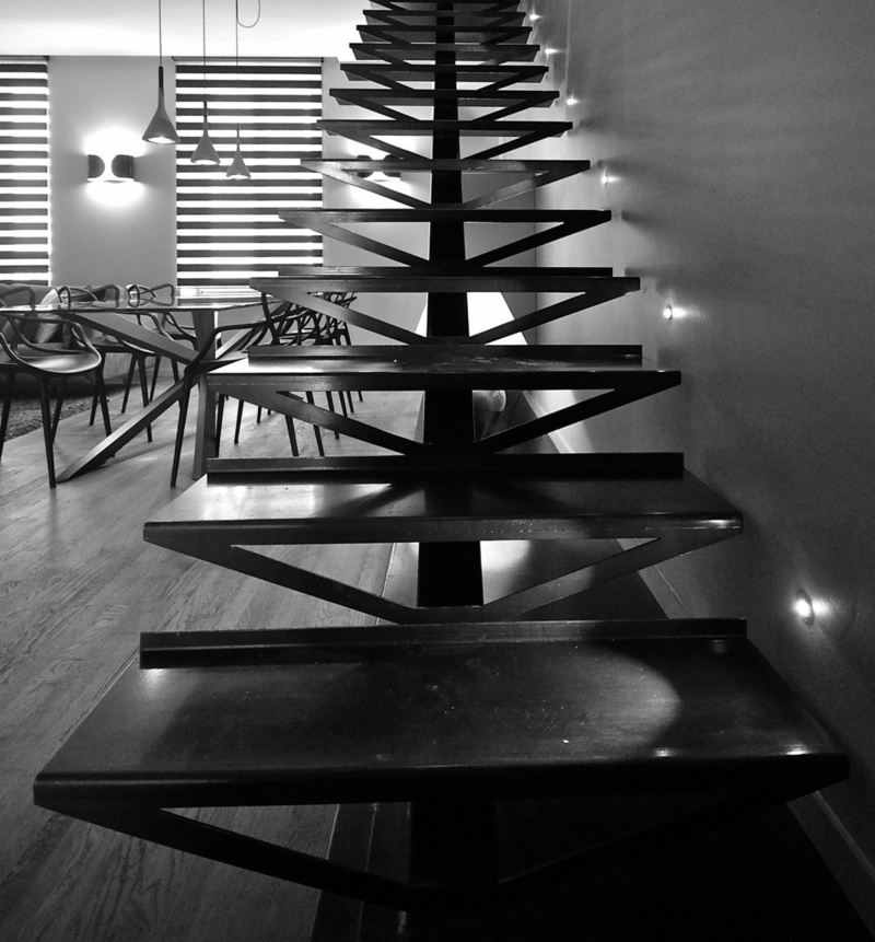 Meuble noir et accents en noir et jaune dans un appartement Escalier désign Meuble