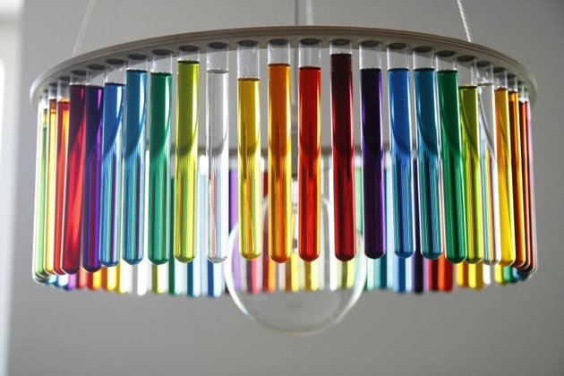 meubles originaux lampe-artisanale-flacons-multicolores