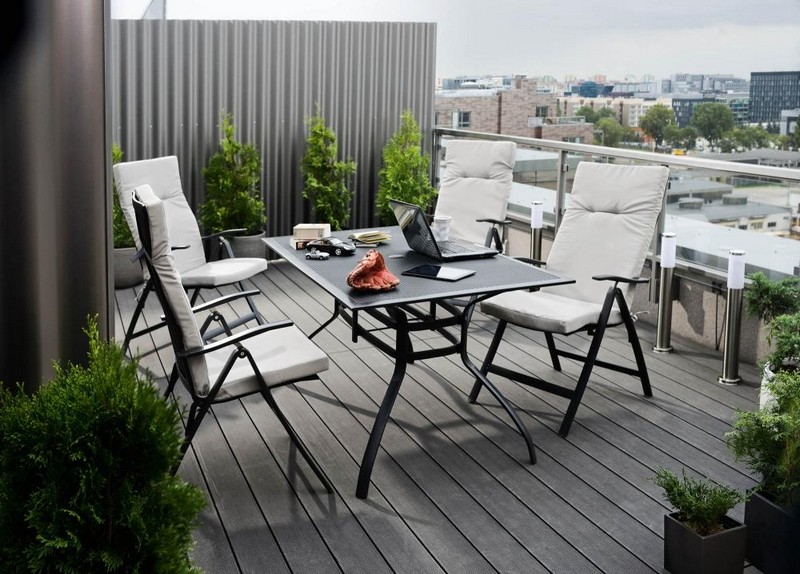 mobilier balcon chaises-table-métal-design