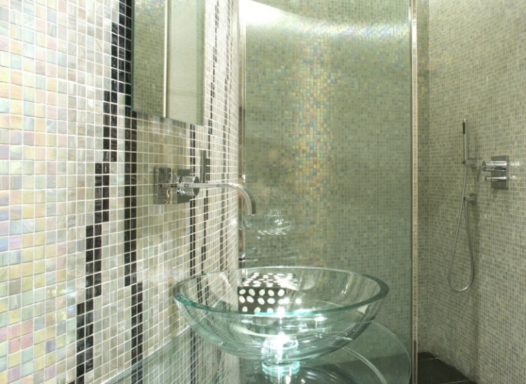 mosaïque salle de bain vert-nacré-iridescent-vasque-bol-verre