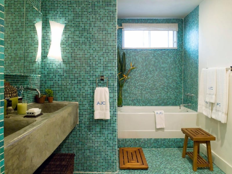 mosaique-salle-bain-vert-pétrole-turquoise-lavabo-pierre-naturelle