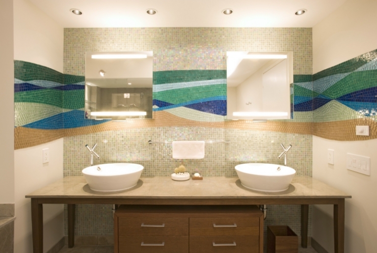 mosaïque salle de bain verte-bleue-beige-frise-décorative-vague