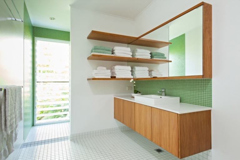 mosaique-salle-bain-verte-dosseret-mobilier-bois-massif-plan-blanc