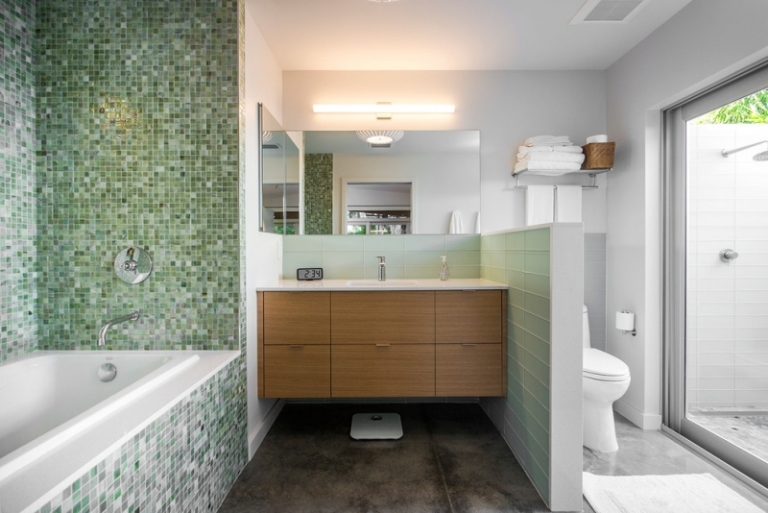 mosaique-salle-bain-verte-meuble-lavabo-suspendu-bois