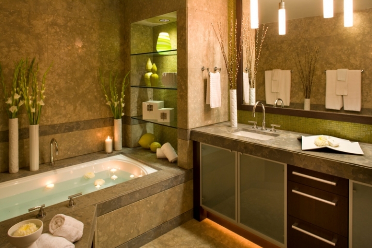 mosaique-salle-bain-verte-niche-rangement-matériaux-naturels