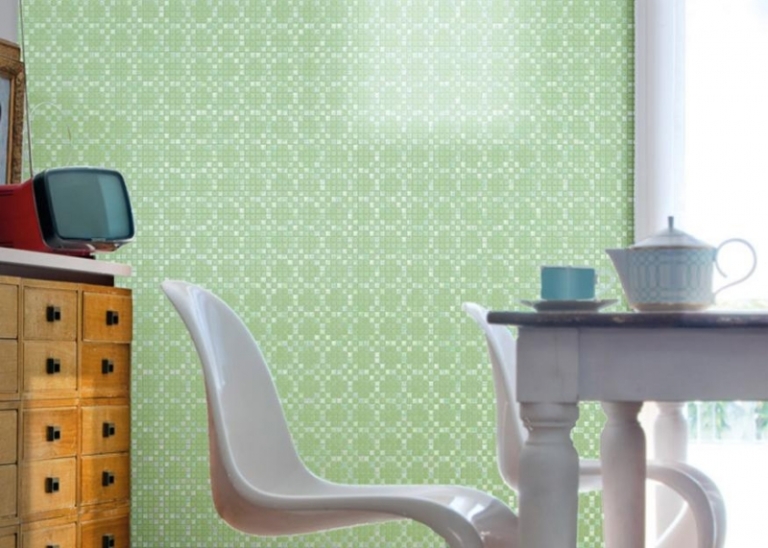 mosaique-salle-bain-verte-vintage-salle-manger-chaise-design-Panton