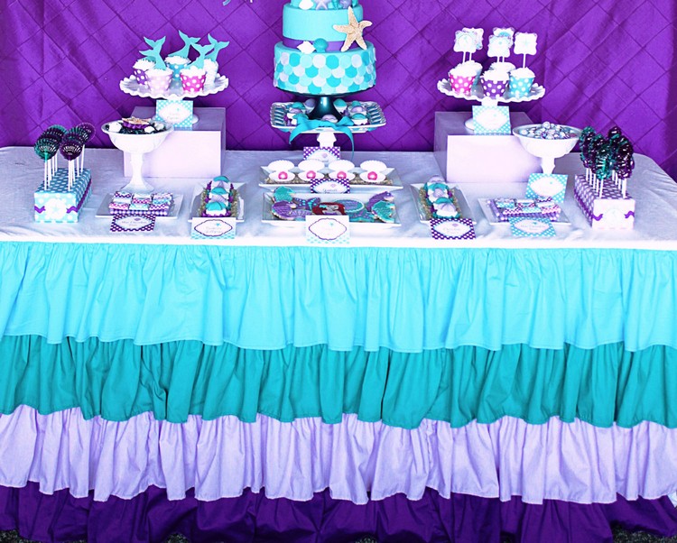 nappe-table-jardin-volantée-bleu-turquoise-blanc-violet-décor-assorti