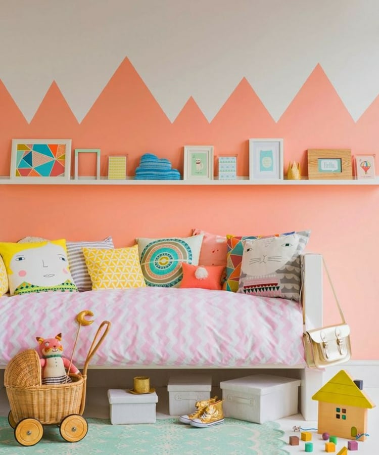 orange pastel blanc-murs-chambre-enfant-literie-blanc-rose
