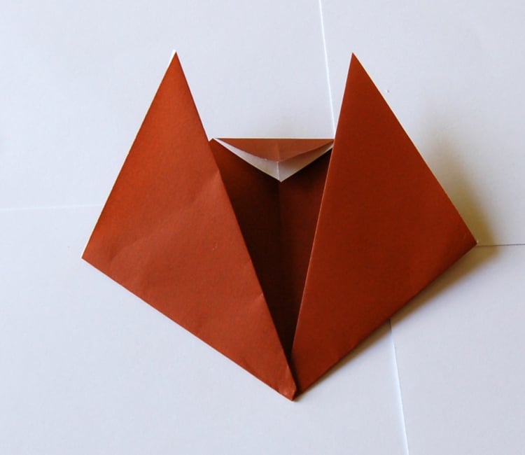 origami-animaux-chat-pliage-vers-interieur-oreilles