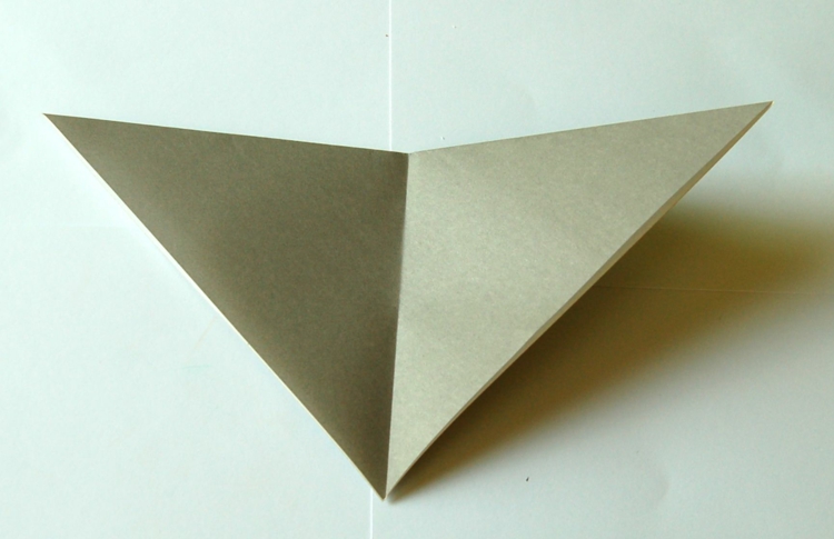 origami-animaux-chien-papier-triangle-replier-tracer-pli