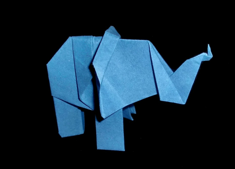 origami-animaux-elephant-papier-bleu