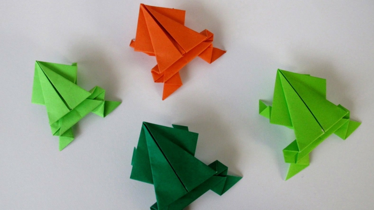 origami-animaux-grenouilles-sauteuses-papier-colore origami animaux