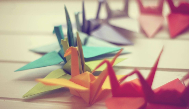 origami-animaux-grues-papier-origami-colore