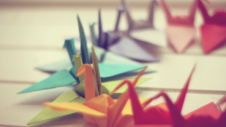 origami-animaux-grues-papier-plié-couleurs-pastel