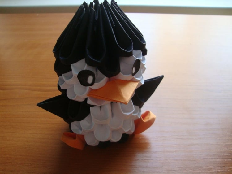 origami-animaux-manchot-3d-papier-noir-blanc-orange origami animaux
