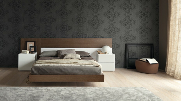 papier-peint-noir-gris-motifs-noirs-chambre-coucher-lit-bois