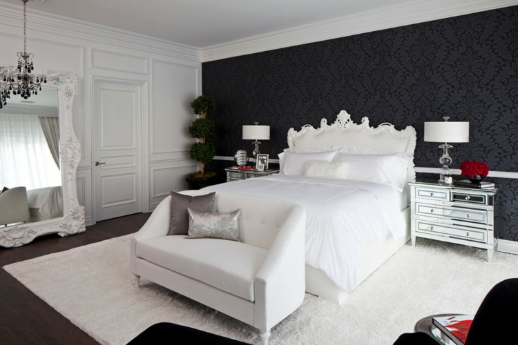 papier-peint-noir-motif-baroque-chambre-coucher-lit-canape-blanc papier peint noir