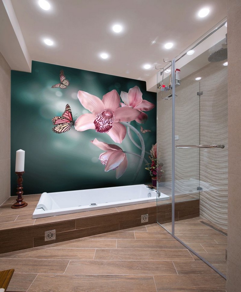 papier peint salle de bain fond-bleu-fleurs-roses