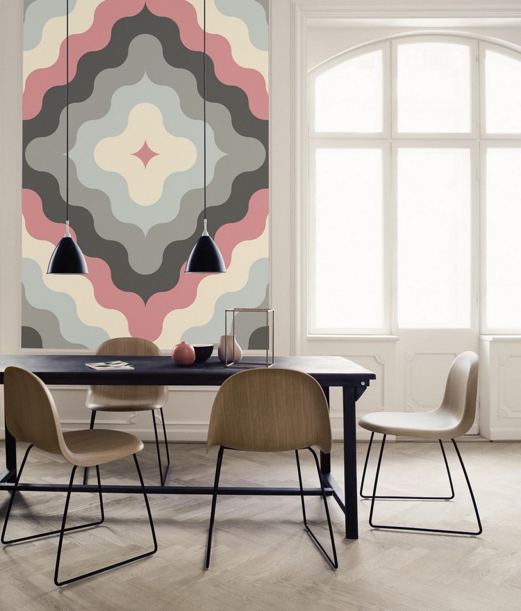 peinture-decorative-dessin-geometrique-floral-abstrait-salle-manger-chaises-bois-metal