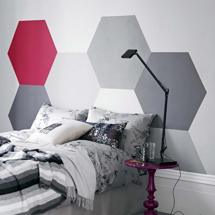 peinture-decorative-dessin-geometrique-hexagones-gris-blanc-rouge peinture décorative