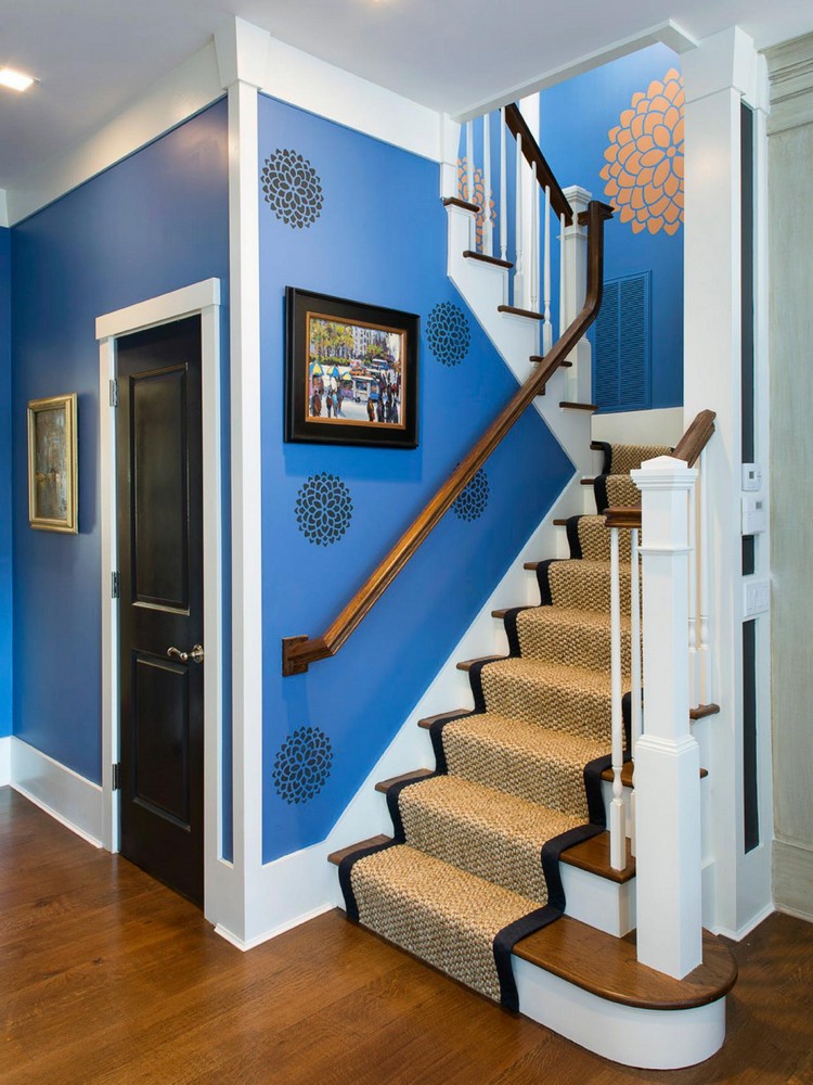 peinture-decorative-dessin-geometrique-rosaces-noires-escalier-peinture-bleu-blanc