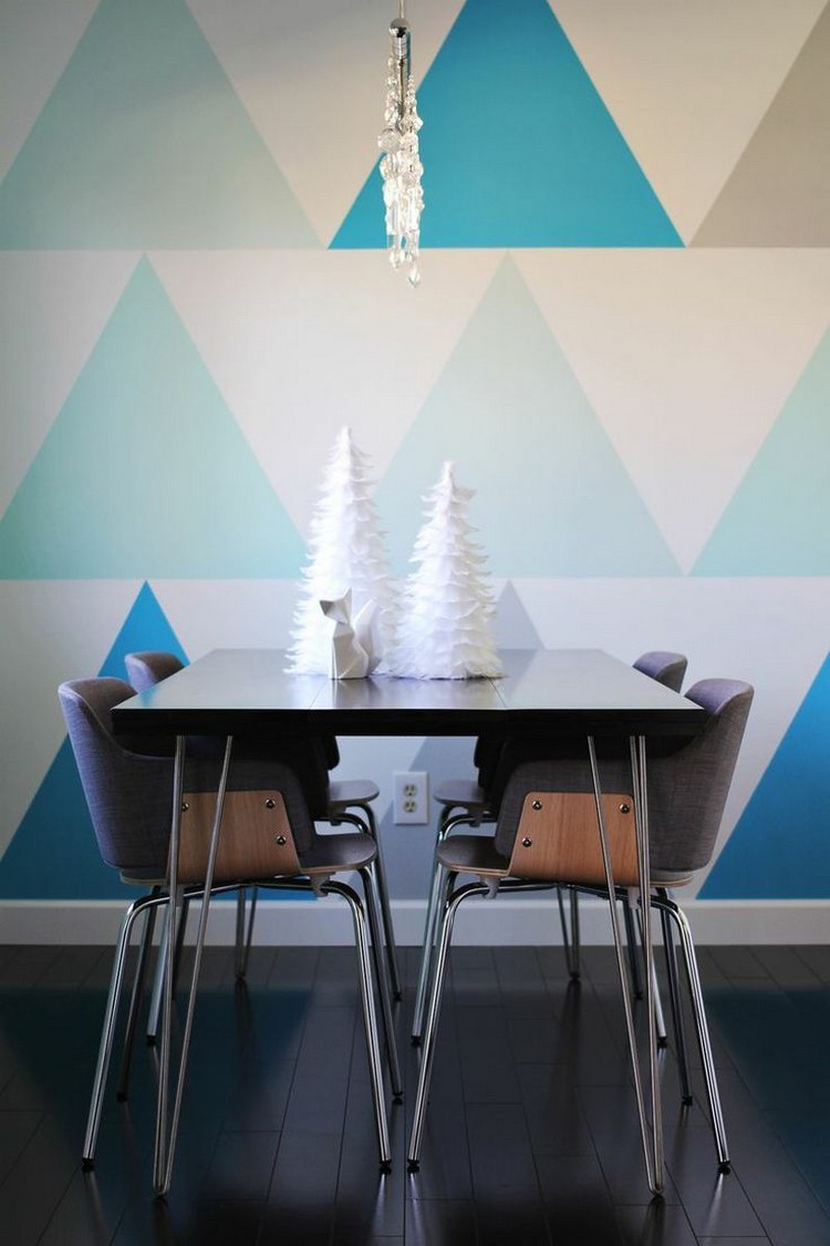 peinture-decorative-dessin-geometrique-triangles-nuances-bleu-salle-manger