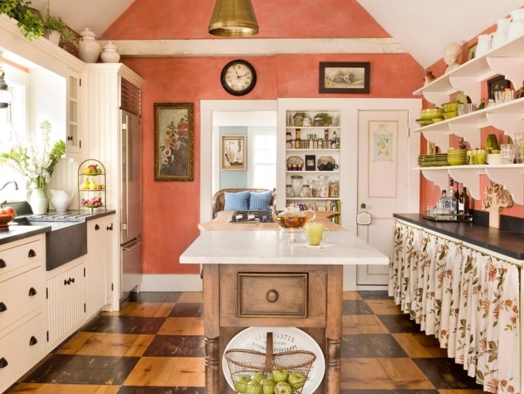 peinture-rose-cuisine-mobilier-blanc-sol-bois-motifs-carrés-marron-foncé-marron-clair