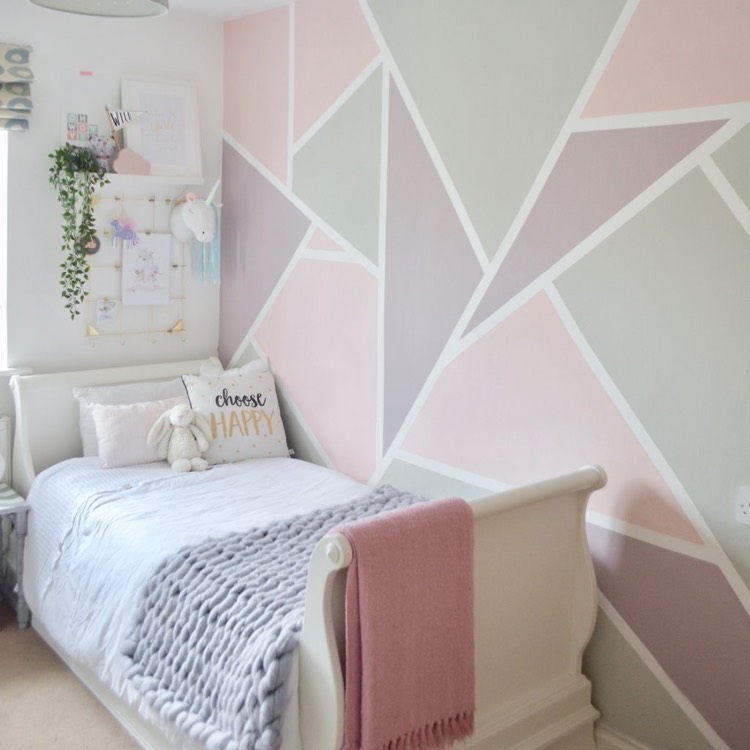 peinture triangle couleurs pastel déco murale chambre petite fille