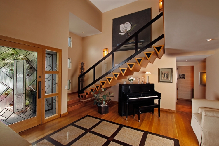 rambarde-escalier-design-bois-colorée-noir-parquet-massif-marbre-sol
