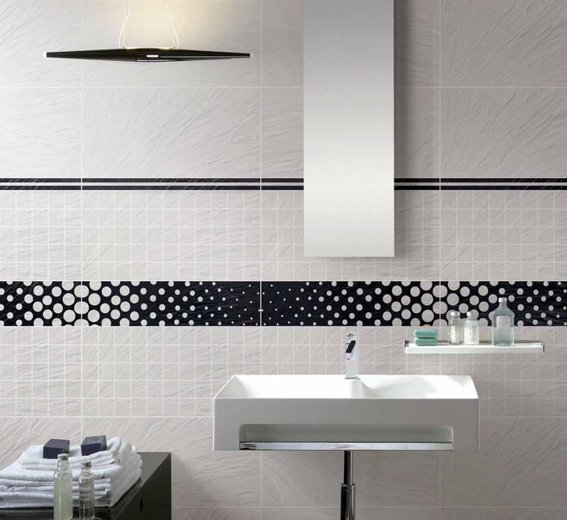  salle de bain en carreaux grand format décorés de frise à pois