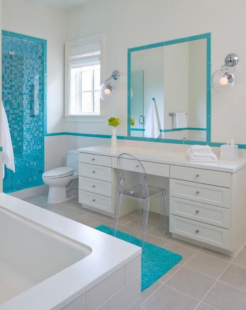 revêtement-mural-salle-bain-bord-mer-mosaique-turquoise-peinture-blanche