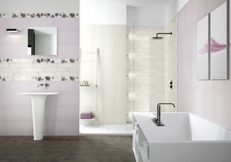 revêtement-mural-salle-bain-carrelage-rose-pâle-frise-décorative-florale