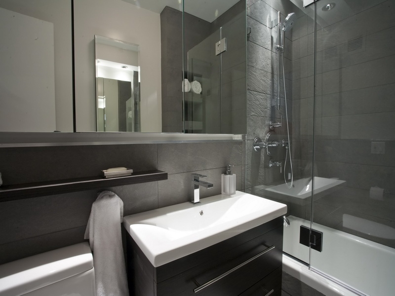 revêtement mural salle de bain dalles gris ardoise-meubles-noir-blanc