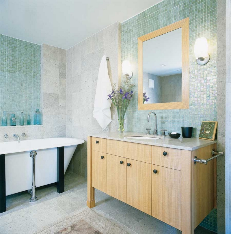 revêtement-mural-salle-bain-dalles-pierre-grise-mosaique-nuances-vertes